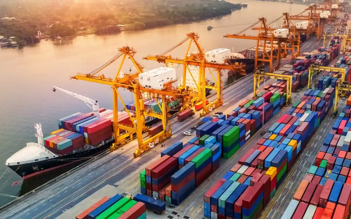 Tips for Navigating Customs & International Shipping